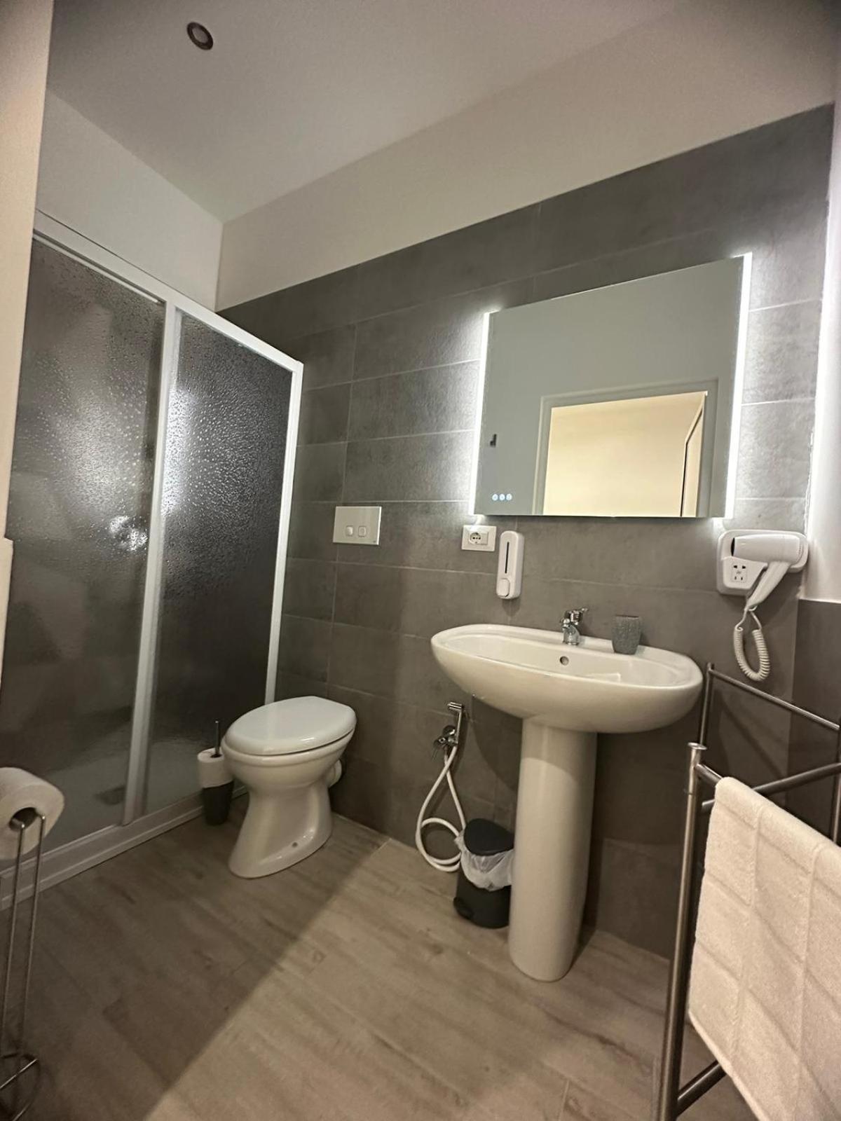 Bari Valona Rooms מראה חיצוני תמונה